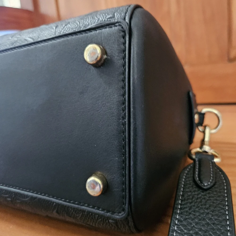 Coach Crossbody - Picture 5 of 9